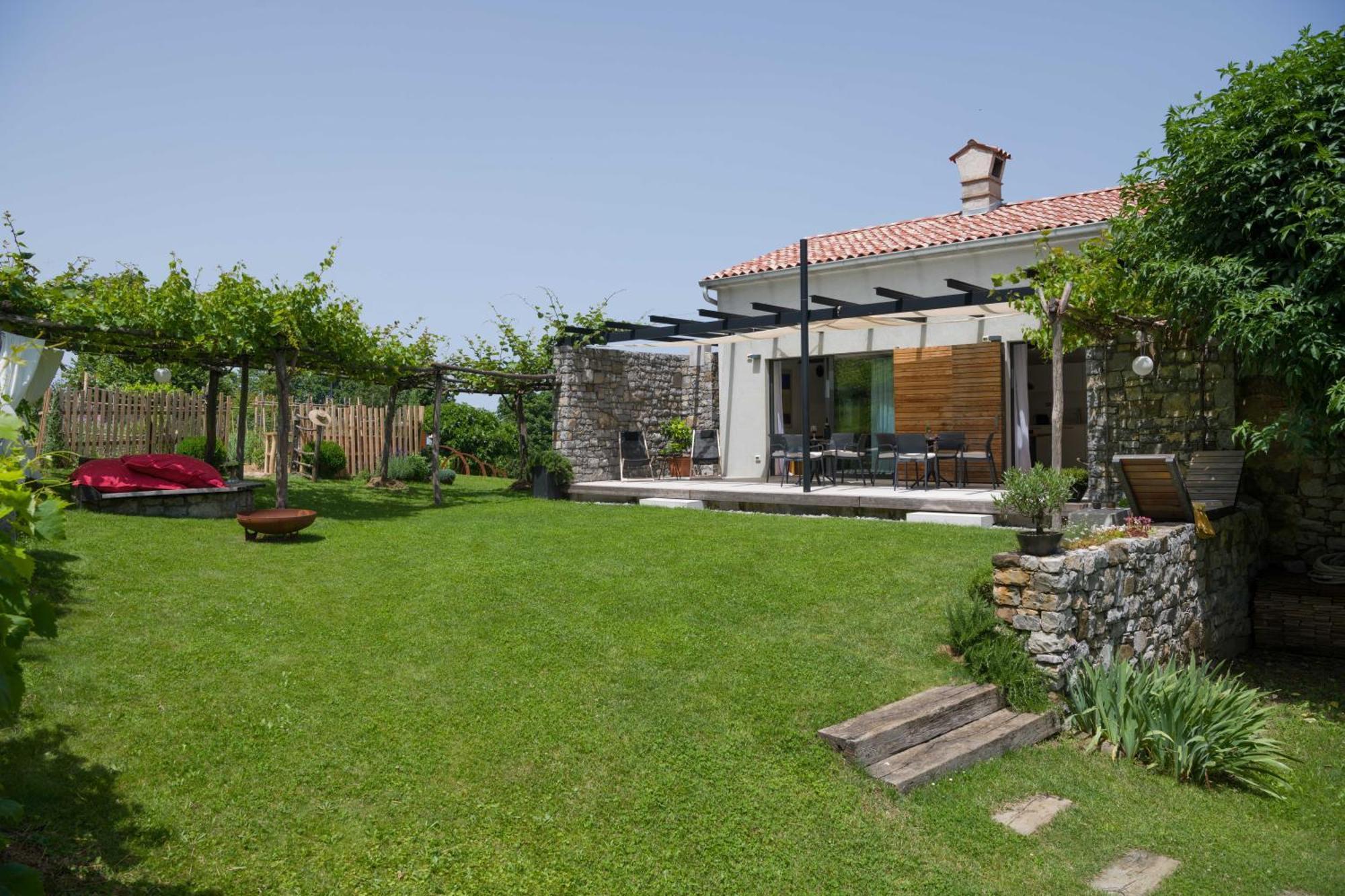 Villa Artes With Free Hot Tub & Sauna Branik Esterno foto